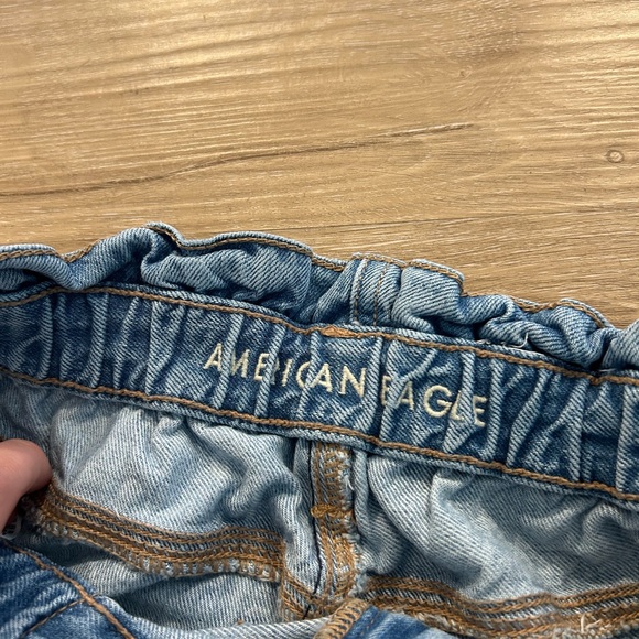 American eagle size 4 short light mom jeans! - Picture 4 of 5
